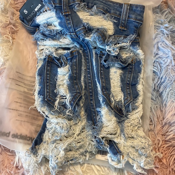 Fashion nova barely there high rise denim shorts - Picture 6 of 7